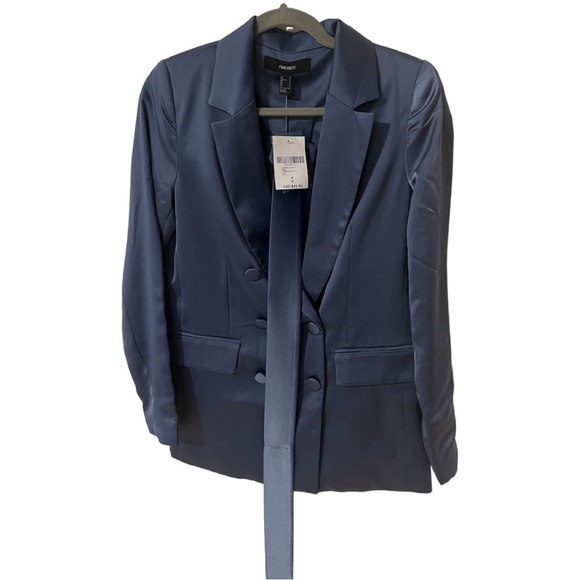 A Forever 21 blazer in size small - Picture 2 of 7